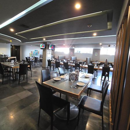 Ramada By Wyndham Mexico City Santa Fe Kültér fotó