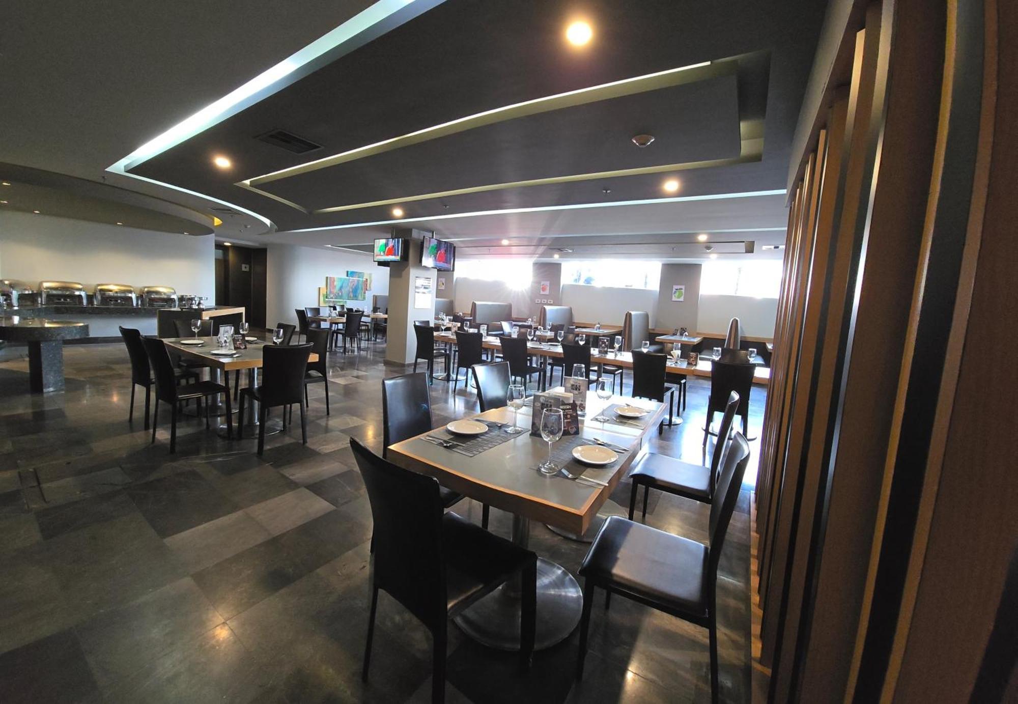 Ramada By Wyndham Mexico City Santa Fe Kültér fotó
